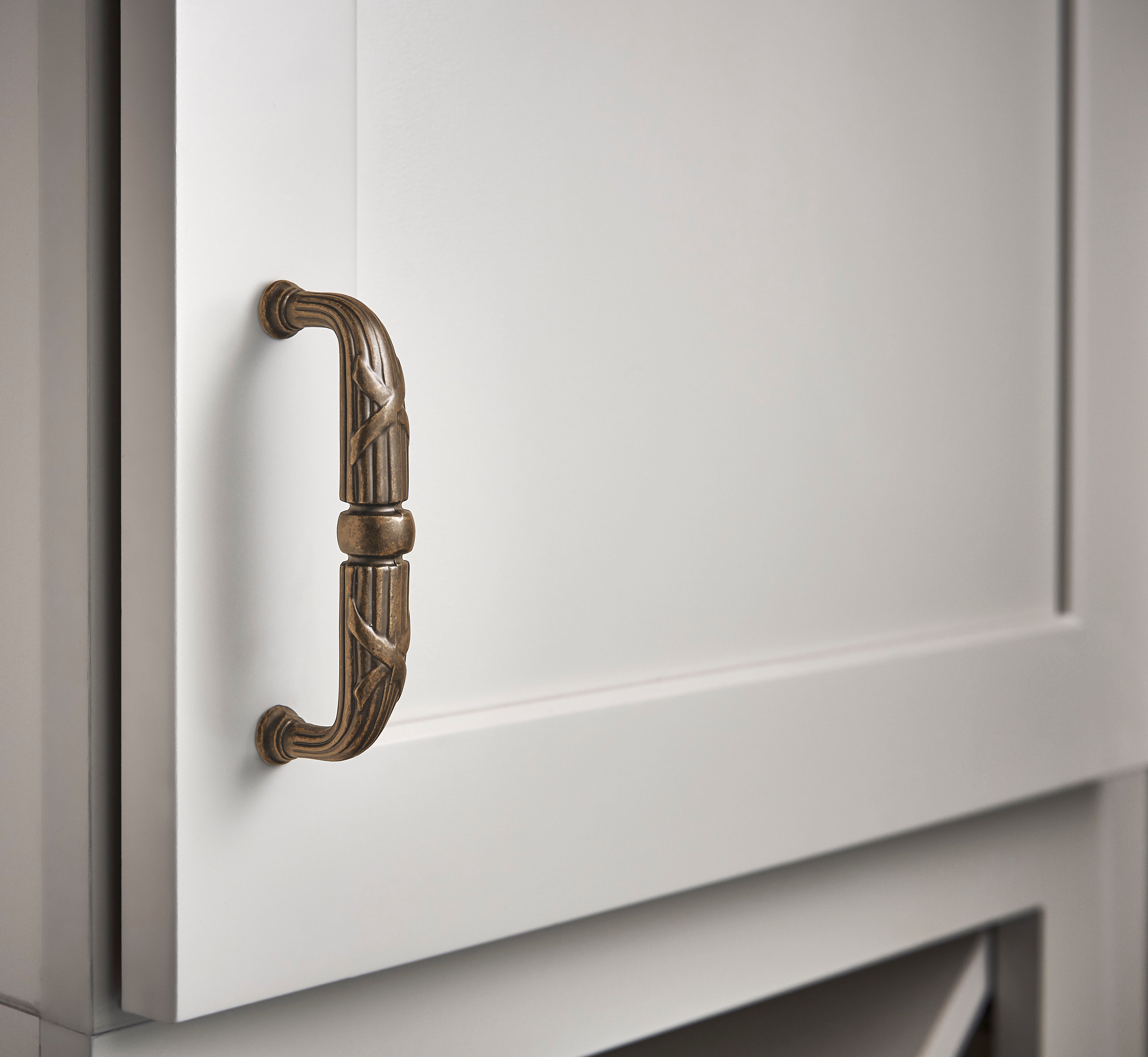 Ribbon & Reed Bar Pull
