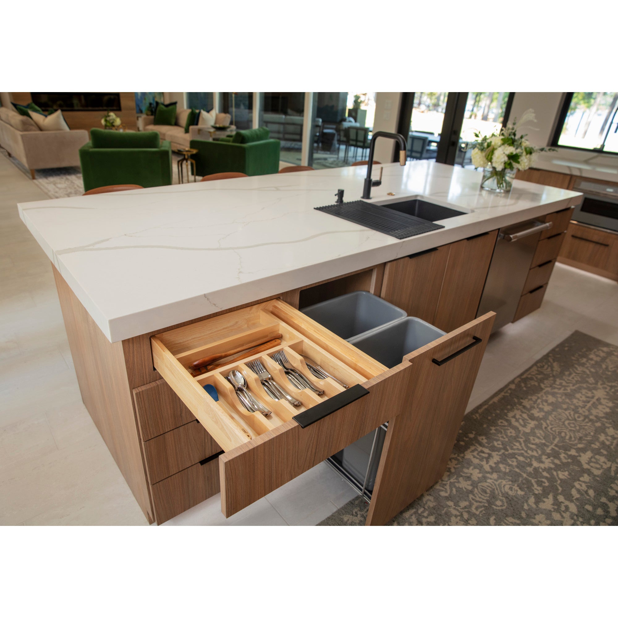 8" "No Wiggle" Soft-close Tray Divider Pullout