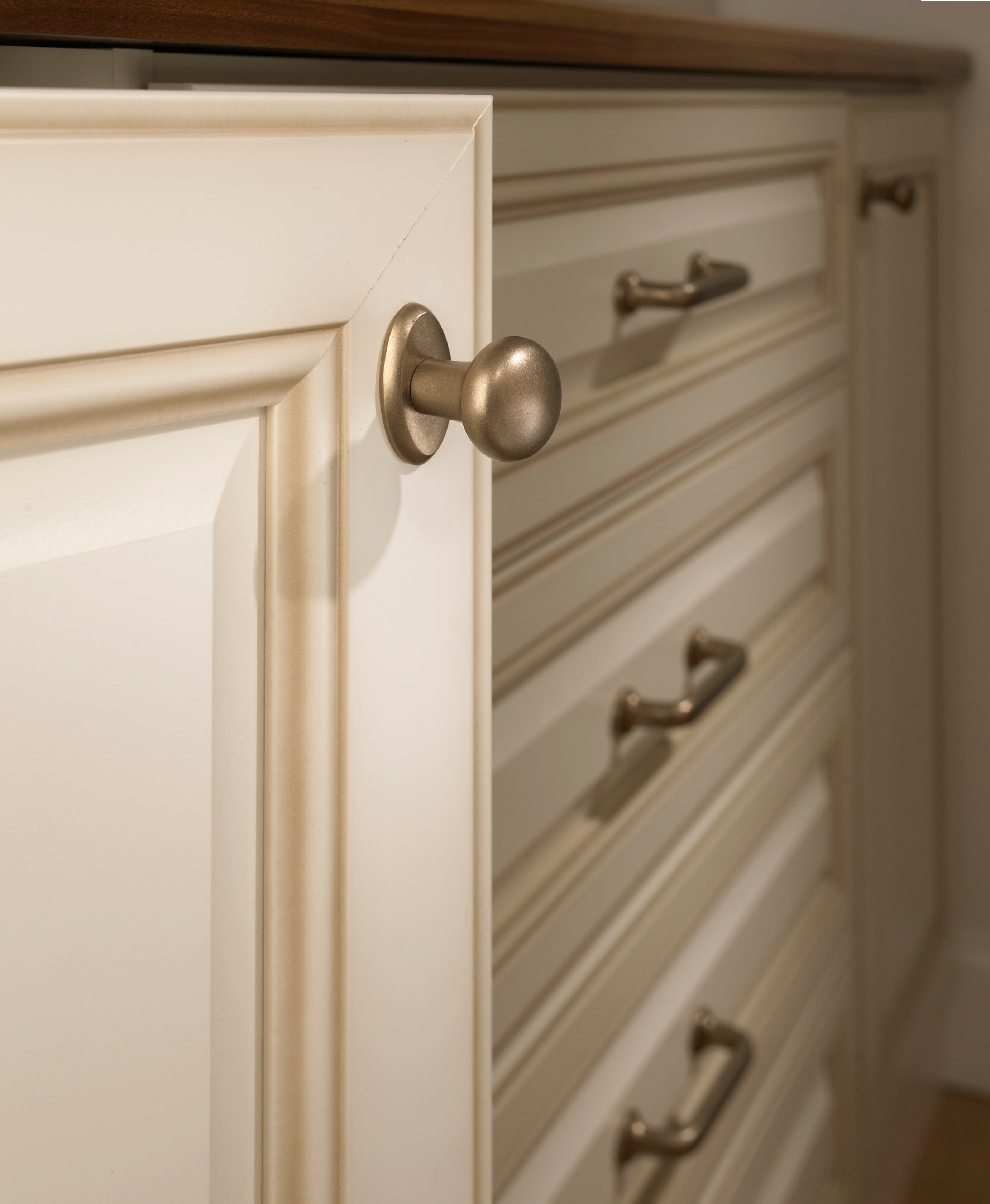 Aspen Oval Knob Backplate - Light Bronze