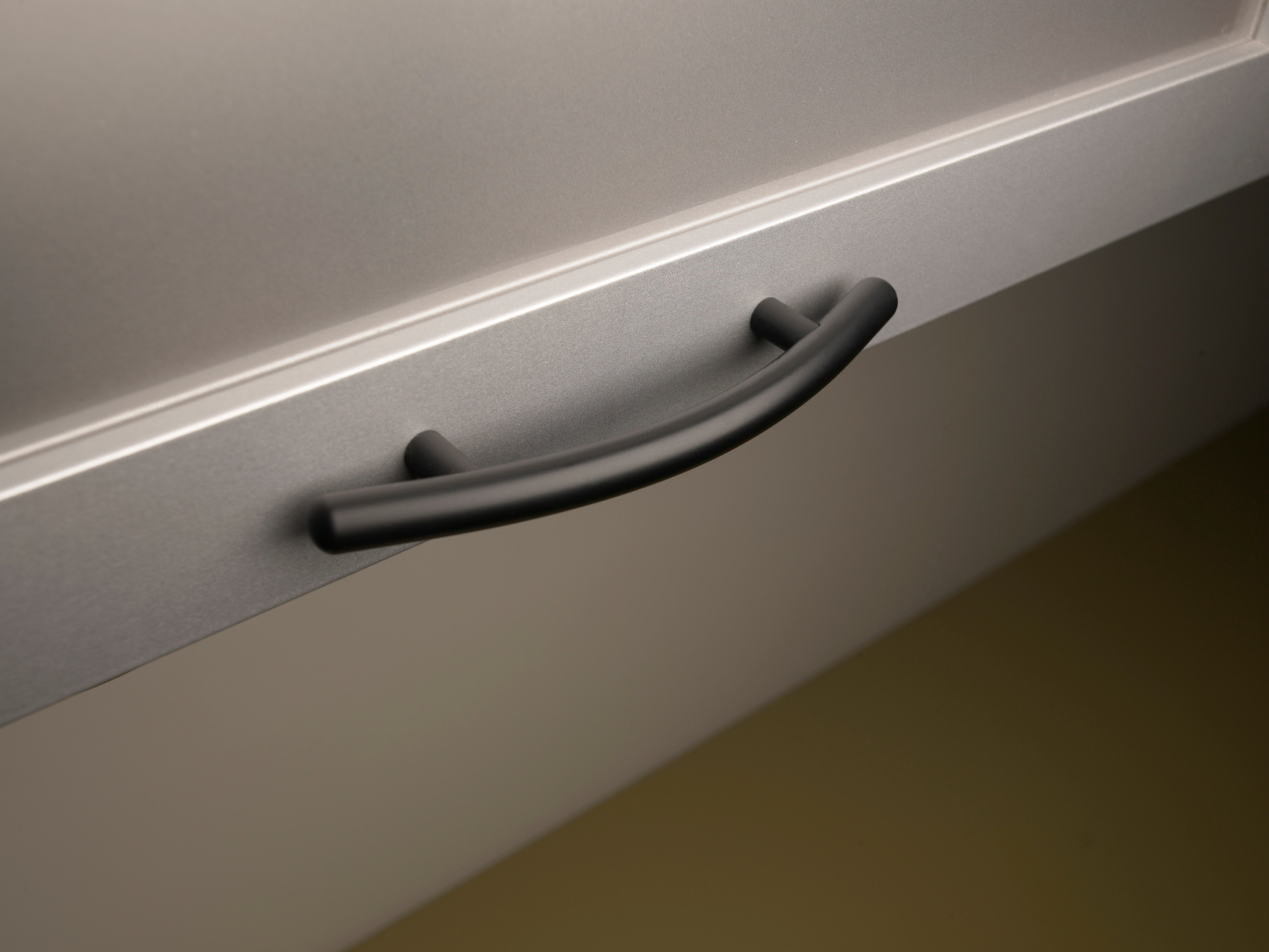Curved 6 5/16" Center to Center Bar Pull - Polished Chrome