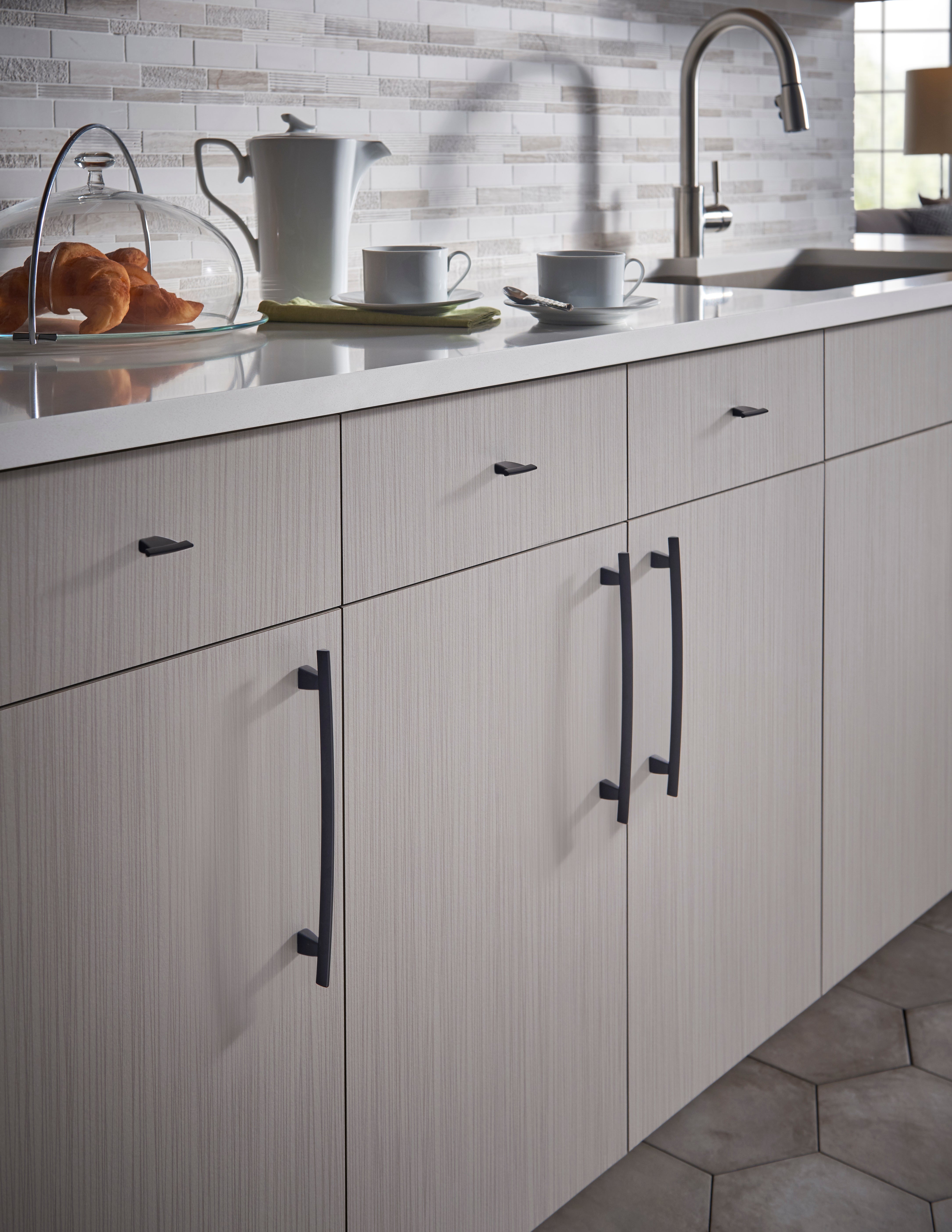 Arched Bar Pull