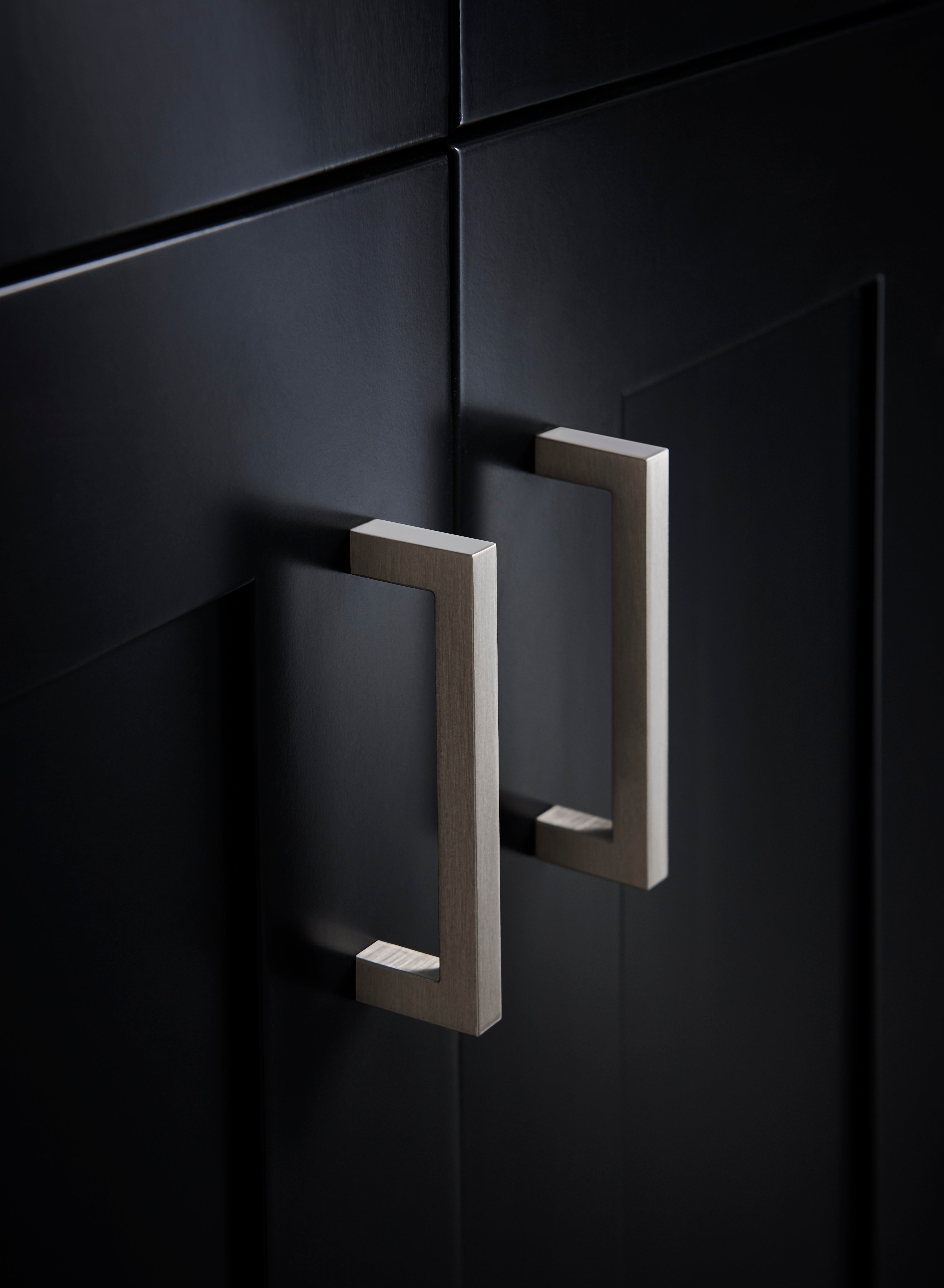 Square Bar 7 9/16" Center to Center Bar Pull - Polished Chrome