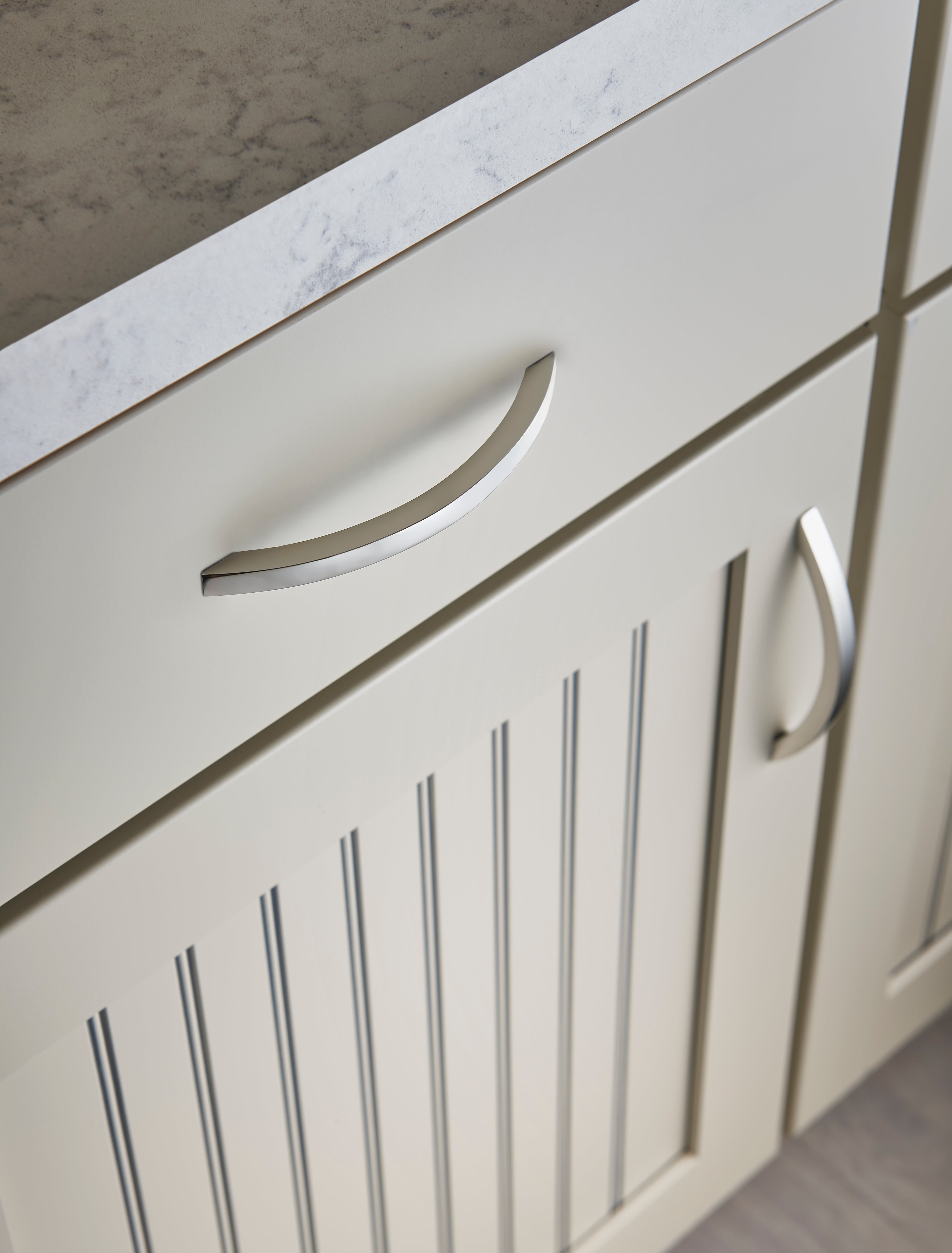 Iola Bar Pull